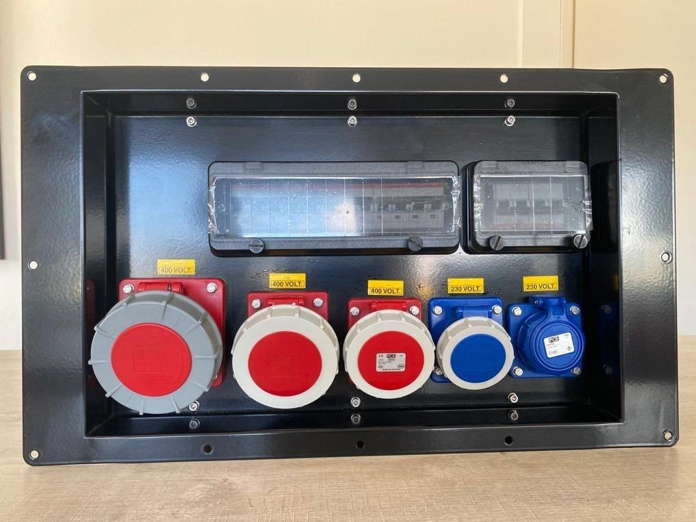 Socket Box 75-160 kVA - 63A - 32A - 2x 16A - IP8X - Anleggsmaskiner: bilde 1 Socket Box 75-160 kVA - 63A - 32A - 2x 16A - IP8X - Anleggsmaskiner: bilde 1