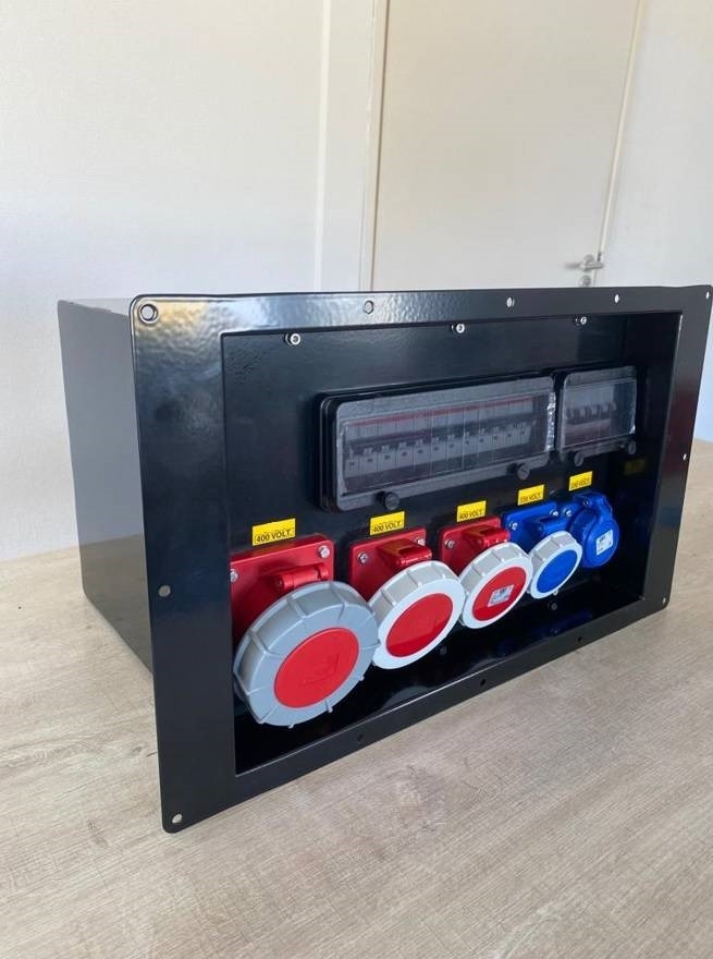 Socket Box 75-160 kVA - 63A - 32A - 2x 16A - IP8X - Anleggsmaskiner: bilde 2 Socket Box 75-160 kVA - 63A - 32A - 2x 16A - IP8X - Anleggsmaskiner: bilde 2