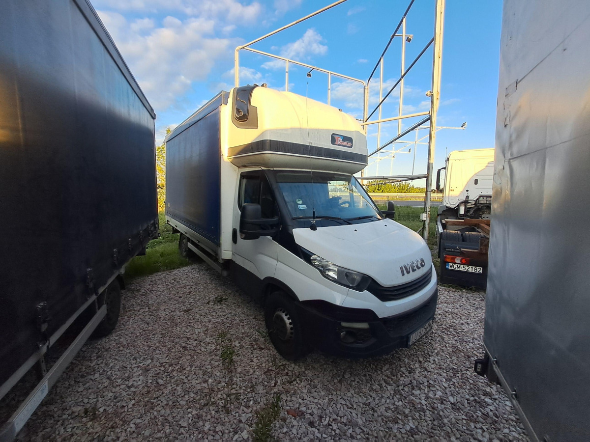 IVECO 35S18 PLANDEKA - Varebil med kapell: bilde 1 IVECO 35S18 PLANDEKA - Varebil med kapell: bilde 1