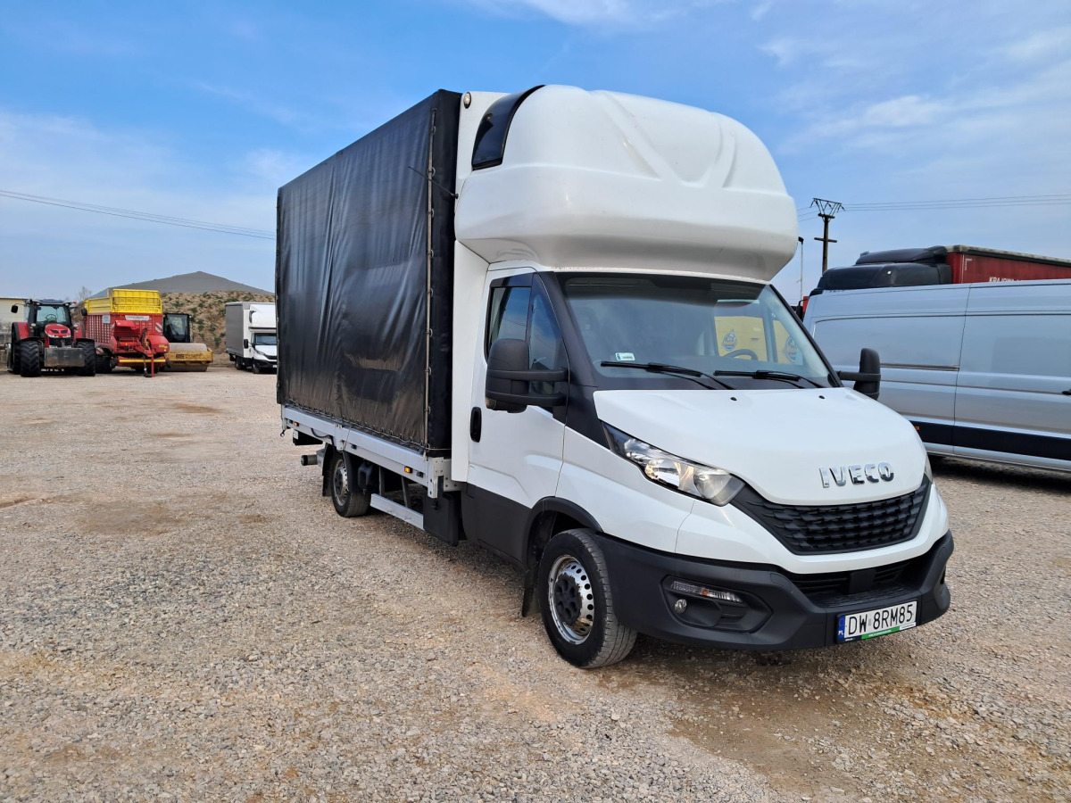 IVECO PLANDEKA Z WINDĄ - Varebil med kapell: bilde 1 IVECO PLANDEKA Z WINDĄ - Varebil med kapell: bilde 1