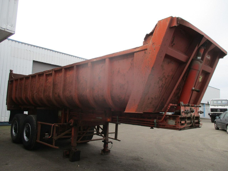 Fruehauf D33C , 2 axle , Steel tipper trailer , Drum Brakes , Spring suspension - Tippsemi: bilde 4 Fruehauf D33C , 2 axle , Steel tipper trailer , Drum Brakes , Spring suspension - Tippsemi: bilde 4