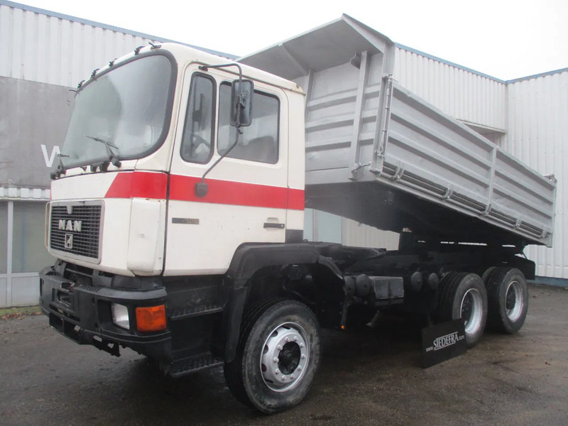 MAN 26 322 ZF Manual , 6x4 , 3 way tipper , Spring suspension - Tippbil: bilde 1 MAN 26 322 ZF Manual , 6x4 , 3 way tipper , Spring suspension - Tippbil: bilde 1