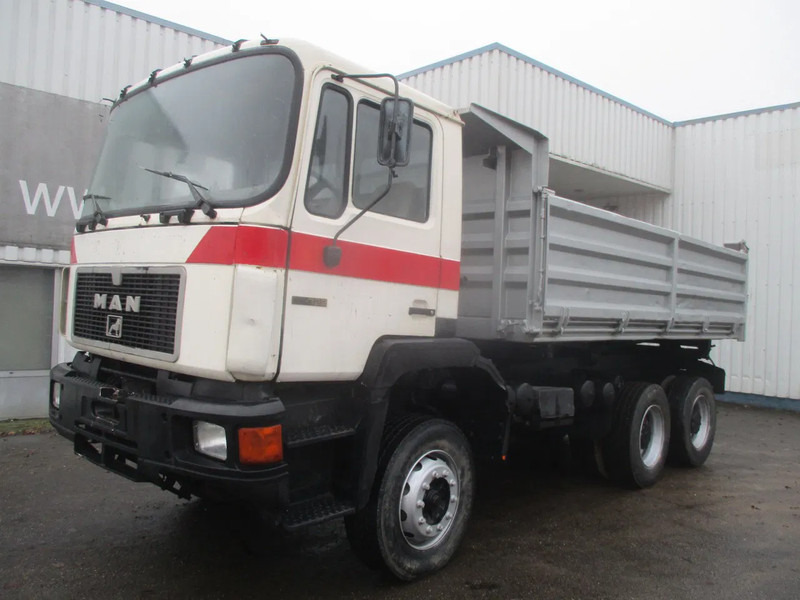 Tippbil MAN 26 322 ZF Manual , 6x4 , 3 way tipper , Spring suspension: bilde 8