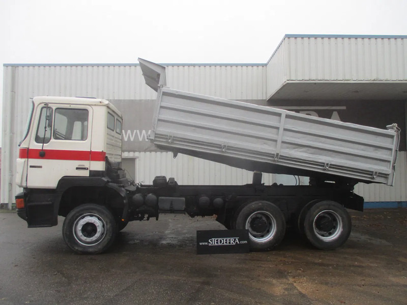 MAN 26 322 ZF Manual , 6x4 , 3 way tipper , Spring suspension - Tippbil: bilde 2 MAN 26 322 ZF Manual , 6x4 , 3 way tipper , Spring suspension - Tippbil: bilde 2