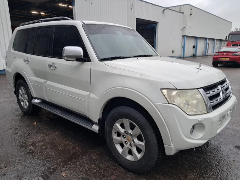 Mitsubishi Pajero GLS 3.5 - V6 , 4x4 , 7 Pers., Full Option - Personenbil: bilde 4 Mitsubishi Pajero GLS 3.5 - V6 , 4x4 , 7 Pers., Full Option - Personenbil: bilde 4