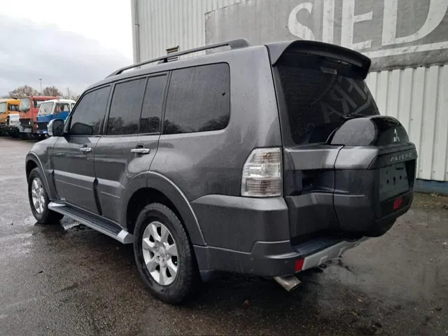 Mitsubishi Pajero GLS 3.5 - V6 , 4x4 , 7 Pers., Full Option - Personenbil: bilde 5 Mitsubishi Pajero GLS 3.5 - V6 , 4x4 , 7 Pers., Full Option - Personenbil: bilde 5