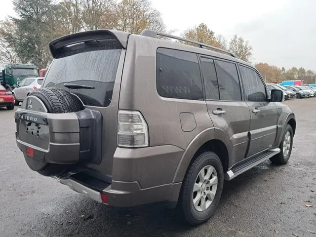 Mitsubishi Pajero GLS 3.5 - V6 , 4x4 , 7 Pers. , Full option - Personenbil: bilde 3 Mitsubishi Pajero GLS 3.5 - V6 , 4x4 , 7 Pers. , Full option - Personenbil: bilde 3