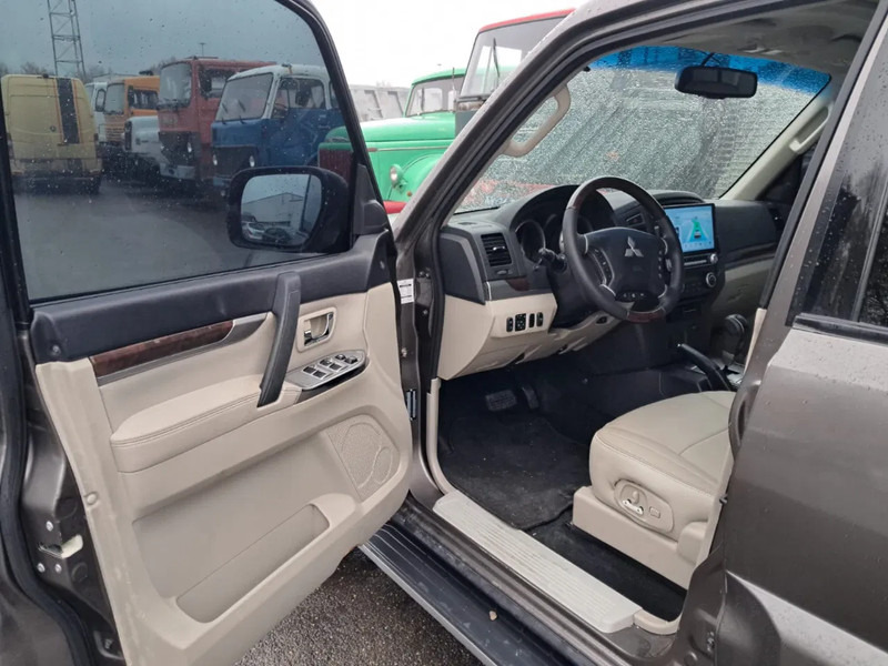 Personenbil Mitsubishi Pajero GLS 3.5 - V6 , 4x4 , 7 Pers. , Full option: bilde 11