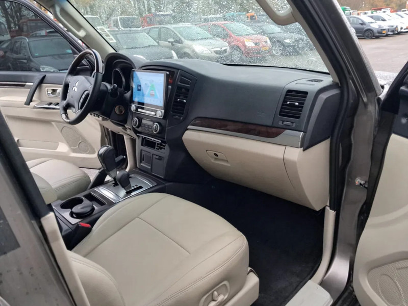 Personenbil Mitsubishi Pajero GLS 3.5 - V6 , 4x4 , 7 Pers. , Full option: bilde 9