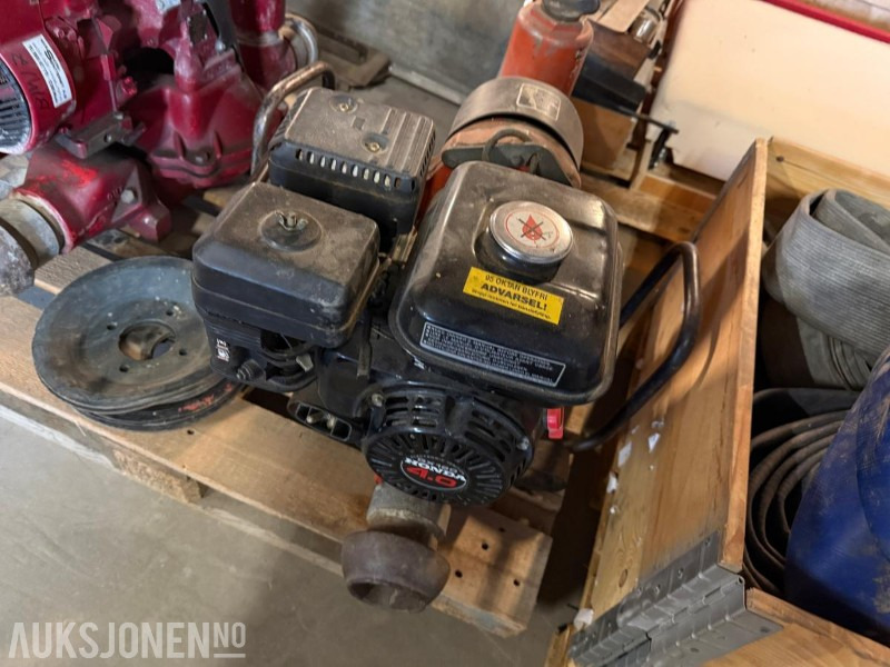 1900 Andre Membrannpumpe - Anleggsmaskiner: bilde 1 1900 Andre Membrannpumpe - Anleggsmaskiner: bilde 1