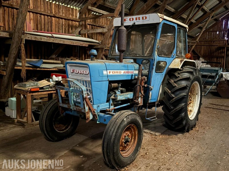 1975 FORD 4000 MED FRONTLASTER - Traktor: bilde 1 1975 FORD 4000 MED FRONTLASTER - Traktor: bilde 1