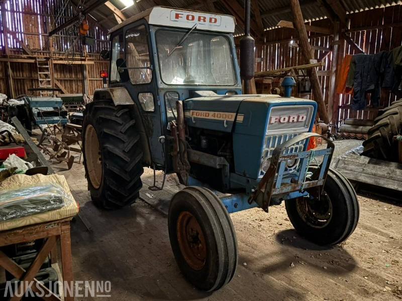 1975 FORD 4000 MED FRONTLASTER - Traktor: bilde 2 1975 FORD 4000 MED FRONTLASTER - Traktor: bilde 2
