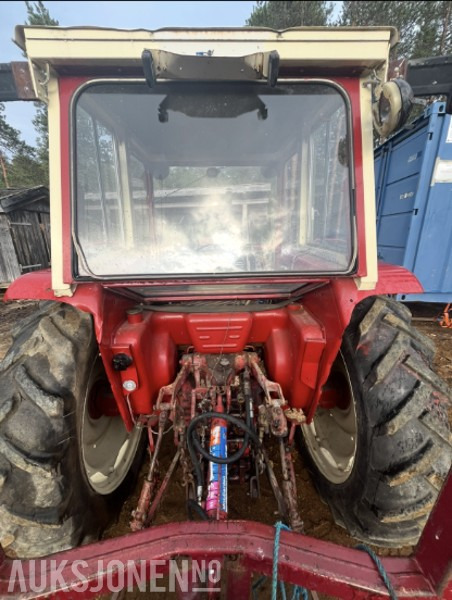 1975 International 674 traktor - Brukt til vedmaskin - Traktor: bilde 5 1975 International 674 traktor - Brukt til vedmaskin - Traktor: bilde 5