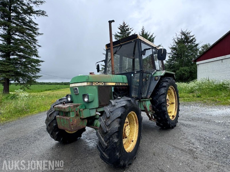 1981 John Deere 2040 - 4x4 - Hydraulisk toppstag og Triangel - 2 kjettinger - Traktor: bilde 1 1981 John Deere 2040 - 4x4 - Hydraulisk toppstag og Triangel - 2 kjettinger - Traktor: bilde 1