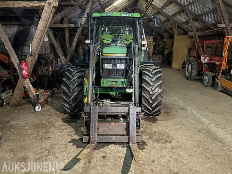 1997 John Deere 6300 med frontlaster - Traktor: bilde 2 1997 John Deere 6300 med frontlaster - Traktor: bilde 2