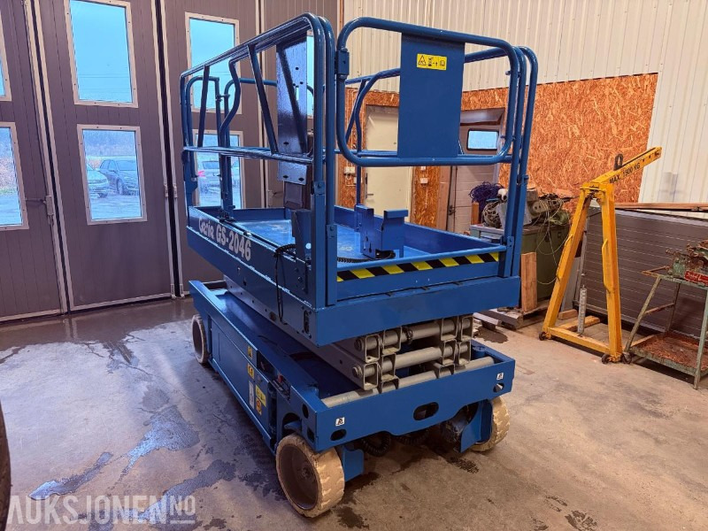 2000 Genie GS-2046 - Sakselift - 1961kg - Uttrekk barplate - Lift: bilde 3 2000 Genie GS-2046 - Sakselift - 1961kg - Uttrekk barplate - Lift: bilde 3