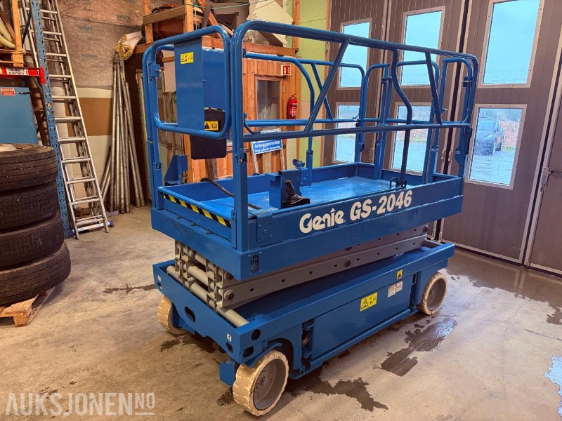 2000 Genie GS-2046 - Sakselift - 1961kg - Uttrekk barplate - Lift: bilde 1 2000 Genie GS-2046 - Sakselift - 1961kg - Uttrekk barplate - Lift: bilde 1
