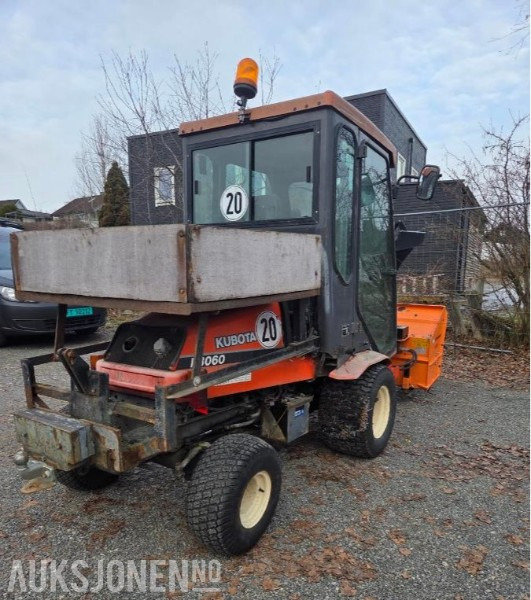 2003 Kubota F3060 med fres og klypepanne - mva fri - Anleggsmaskiner: bilde 4 2003 Kubota F3060 med fres og klypepanne - mva fri - Anleggsmaskiner: bilde 4