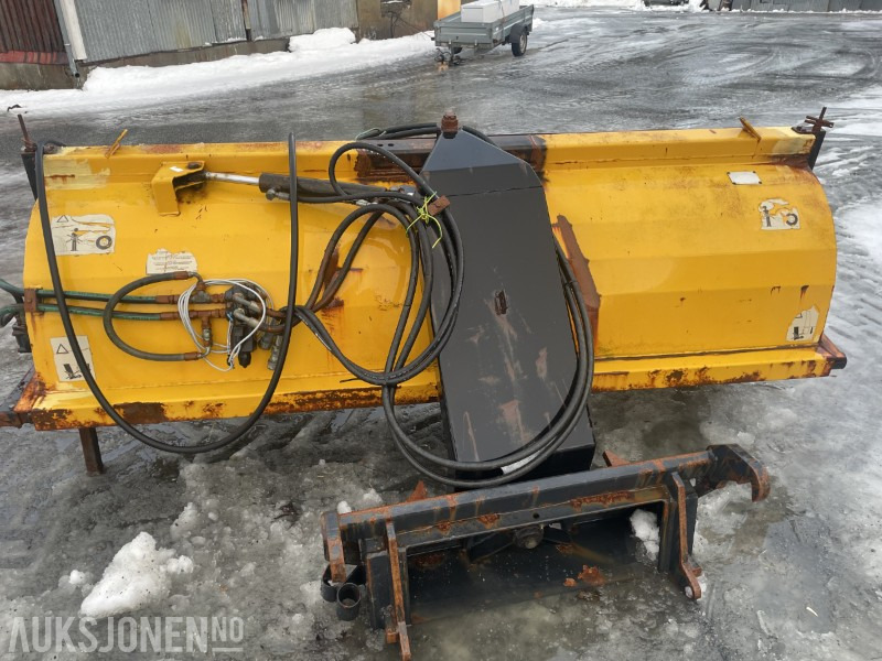 2003 Tellefsdal Feiekost 200 cm m/ hydraulisk og BM-feste - Anleggsmaskiner: bilde 4 2003 Tellefsdal Feiekost 200 cm m/ hydraulisk og BM-feste - Anleggsmaskiner: bilde 4