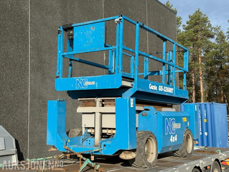 2004 Genie GS-3268R - Sakselift - 4x4 - 4152kg - 3734t - Lift: bilde 1 2004 Genie GS-3268R - Sakselift - 4x4 - 4152kg - 3734t - Lift: bilde 1