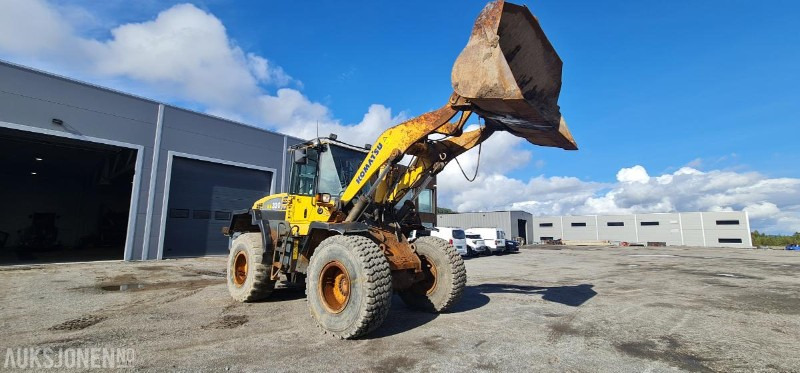 2004 Komatsu WA320, kun 9.000 arbeidstimer! Pallegafler + Skuffe inkludert, 3dje funksjon, SERTIFISERT! - Hjullaster: bilde 3 2004 Komatsu WA320, kun 9.000 arbeidstimer! Pallegafler + Skuffe inkludert, 3dje funksjon, SERTIFISERT! - Hjullaster: bilde 3