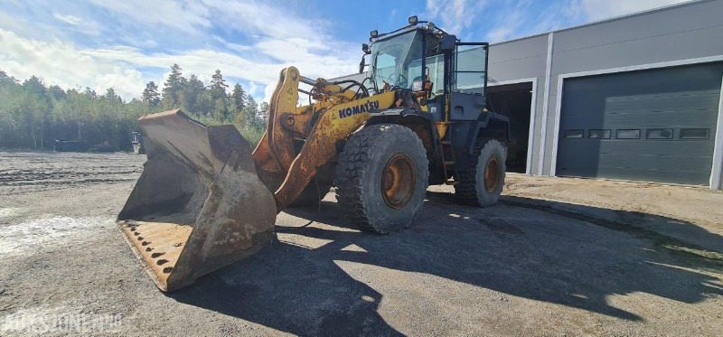 2004 Komatsu WA320, kun 9.000 arbeidstimer! Pallegafler + Skuffe inkludert, 3dje funksjon, SERTIFISERT! - Hjullaster: bilde 1 2004 Komatsu WA320, kun 9.000 arbeidstimer! Pallegafler + Skuffe inkludert, 3dje funksjon, SERTIFISERT! - Hjullaster: bilde 1
