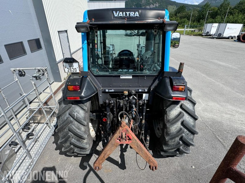 2006 Valtra A95 - 4x4 - 40 km/t - Kun gått 2701 timer - Frontlaster - Triangel og toppstag - Traktor: bilde 5 2006 Valtra A95 - 4x4 - 40 km/t - Kun gått 2701 timer - Frontlaster - Triangel og toppstag - Traktor: bilde 5