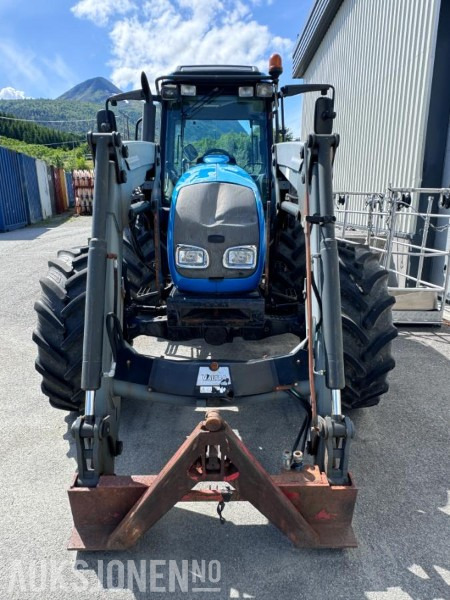 2006 Valtra A95 - 4x4 - 40 km/t - Kun gått 2701 timer - Frontlaster - Triangel og toppstag - Traktor: bilde 2 2006 Valtra A95 - 4x4 - 40 km/t - Kun gått 2701 timer - Frontlaster - Triangel og toppstag - Traktor: bilde 2