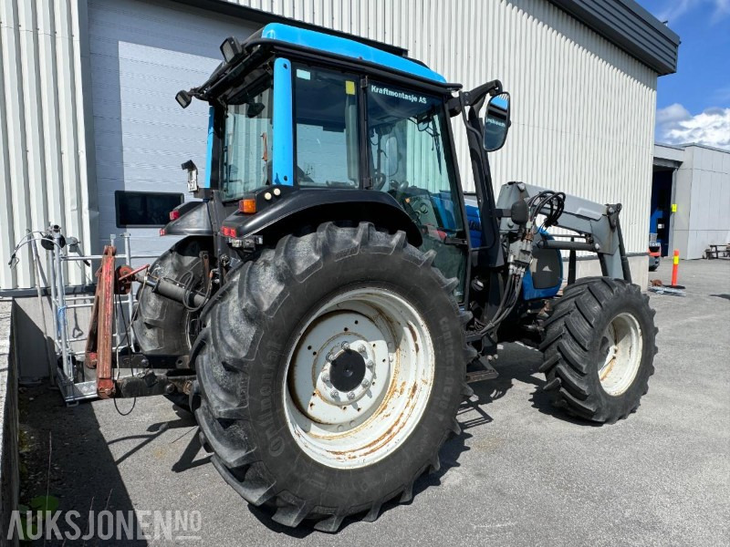 2006 Valtra A95 - 4x4 - 40 km/t - Kun gått 2701 timer - Frontlaster - Triangel og toppstag - Traktor: bilde 4 2006 Valtra A95 - 4x4 - 40 km/t - Kun gått 2701 timer - Frontlaster - Triangel og toppstag - Traktor: bilde 4