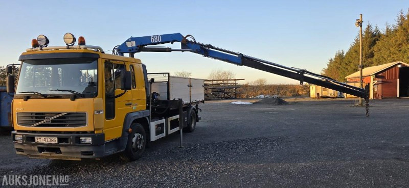 2006 Volvo FL250 Kranbil med tipp - 4X2 - Automat - HMF 683 K2 kran - Aluminiumskarmer - EU godkjent - Gått 206.755 km - Kranbil: bilde 1 2006 Volvo FL250 Kranbil med tipp - 4X2 - Automat - HMF 683 K2 kran - Aluminiumskarmer - EU godkjent - Gått 206.755 km - Kranbil: bilde 1