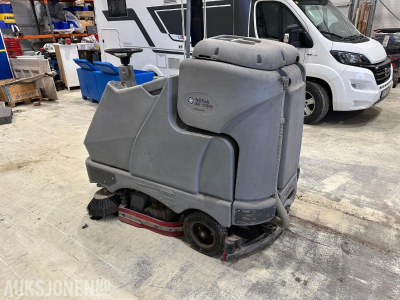 2008 Nilfisk BR1100S Koste og feiemaskin - Anleggsmaskiner: bilde 5 2008 Nilfisk BR1100S Koste og feiemaskin - Anleggsmaskiner: bilde 5