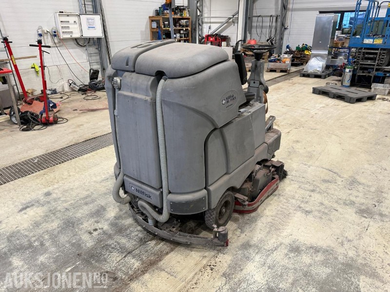 2008 Nilfisk BR1100S Koste og feiemaskin - Anleggsmaskiner: bilde 4 2008 Nilfisk BR1100S Koste og feiemaskin - Anleggsmaskiner: bilde 4