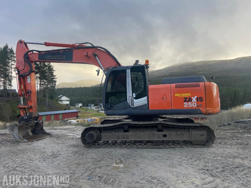 2010 Gravemaskin - Hitachi 250 LC - Gravemaskin: bilde 1 2010 Gravemaskin - Hitachi 250 LC - Gravemaskin: bilde 1
