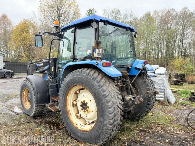 2010 New Holland T5070 traktor / Trima frontlaster / 4X4 - Traktor: bilde 3 2010 New Holland T5070 traktor / Trima frontlaster / 4X4 - Traktor: bilde 3