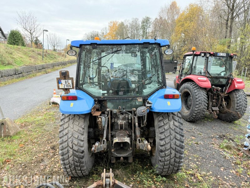2010 New Holland T5070 traktor / Trima frontlaster / 4X4 - Traktor: bilde 4 2010 New Holland T5070 traktor / Trima frontlaster / 4X4 - Traktor: bilde 4