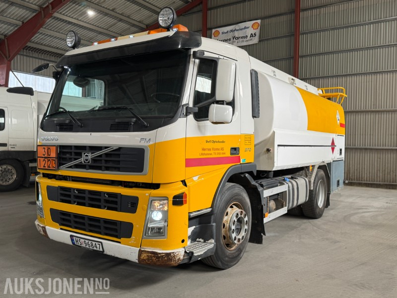 2010 Volvo FM 370 tankbil med 12000 liters tank - Tankbil: bilde 1 2010 Volvo FM 370 tankbil med 12000 liters tank - Tankbil: bilde 1