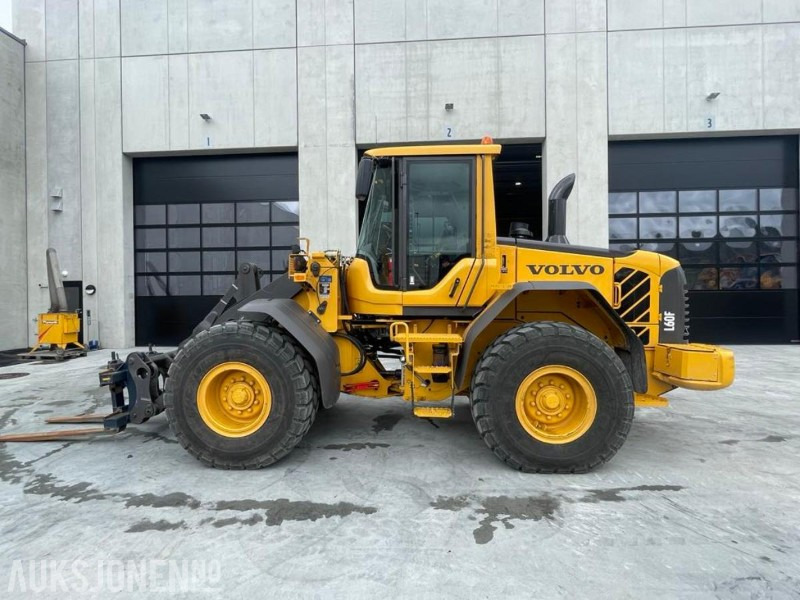 2011 VOLVO L60F HJULLASTER - SPAKSTYRING - NYE DEKK - BBS - 3-4 FUNKSJON - PALLEGAFLER - SKUFFE - KAMERA - MYE PÅKOSTET! - Hjullaster: bilde 5 2011 VOLVO L60F HJULLASTER - SPAKSTYRING - NYE DEKK - BBS - 3-4 FUNKSJON - PALLEGAFLER - SKUFFE - KAMERA - MYE PÅKOSTET! - Hjullaster: bilde 5