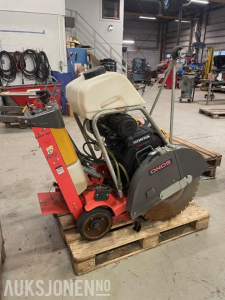 2012 Husqvarna FS524 selvgående gulvsag - Anleggsmaskiner: bilde 1 2012 Husqvarna FS524 selvgående gulvsag - Anleggsmaskiner: bilde 1