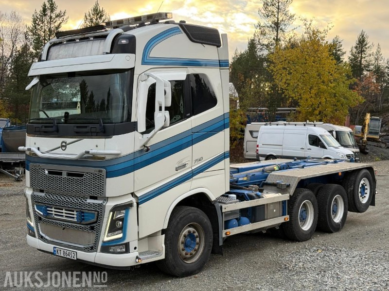2013 Volvo FH16 750 8X4 - 430 000km - Krokbil - Kran hydraulikk - Brøyteplate - Krokbil: bilde 1 2013 Volvo FH16 750 8X4 - 430 000km - Krokbil - Kran hydraulikk - Brøyteplate - Krokbil: bilde 1