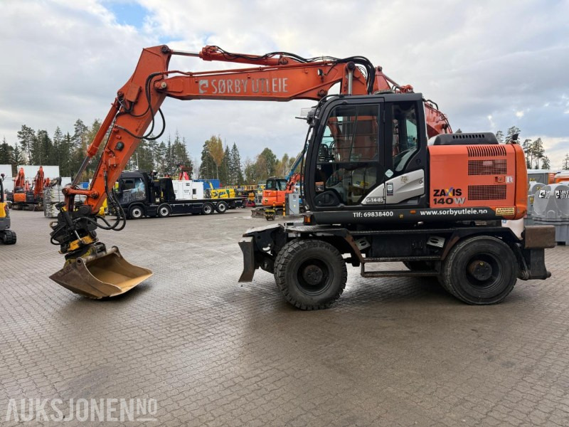 2014 Hitachi Zaxis 140W HJULGRAVER ENGCON ROTOTILT SERVICEHISTORIKK SENTRALSMØRING. - Gravemaskin: bilde 1 2014 Hitachi Zaxis 140W HJULGRAVER ENGCON ROTOTILT SERVICEHISTORIKK SENTRALSMØRING. - Gravemaskin: bilde 1