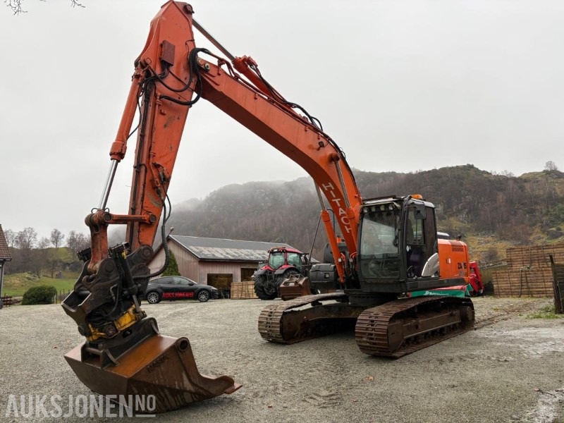 2016 Hitachi ZX210LC-5B med Engcon tiltrotator, planeringsskuffe og Gjerstad graveskuff - Gravemaskin: bilde 2 2016 Hitachi ZX210LC-5B med Engcon tiltrotator, planeringsskuffe og Gjerstad graveskuff - Gravemaskin: bilde 2