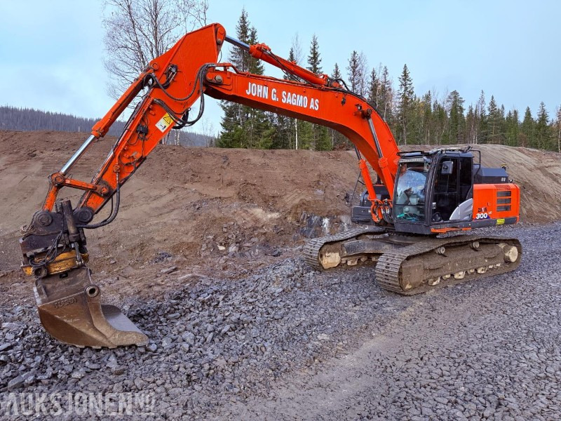 2016 Hitachi ZX300LC-6 Beltegraver - Sentralsmøring, GPS, Tilt og 2 skuffer - Gravemaskin: bilde 1 2016 Hitachi ZX300LC-6 Beltegraver - Sentralsmøring, GPS, Tilt og 2 skuffer - Gravemaskin: bilde 1