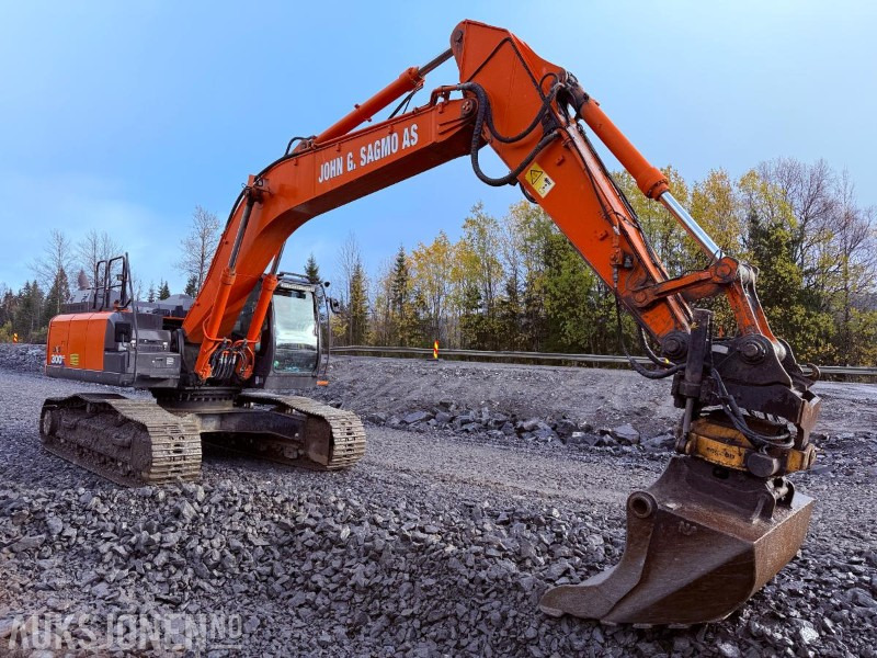 2016 Hitachi ZX300LC-6 Beltegraver - Sentralsmøring, GPS, Tilt og 2 skuffer - Gravemaskin: bilde 2 2016 Hitachi ZX300LC-6 Beltegraver - Sentralsmøring, GPS, Tilt og 2 skuffer - Gravemaskin: bilde 2