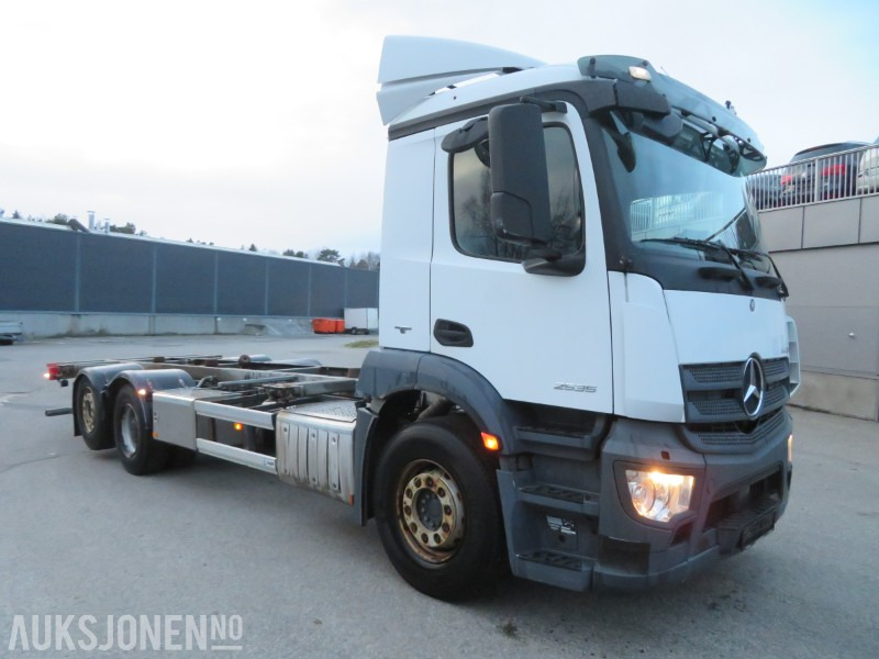 2016 Mercedes-Benz ANTOS 2535, kun 72109 km, automat, multiratt, ryggekamera, - Container-transport/ Vekselflak lastebil: bilde 3 2016 Mercedes-Benz ANTOS 2535, kun 72109 km, automat, multiratt, ryggekamera, - Container-transport/ Vekselflak lastebil: bilde 3