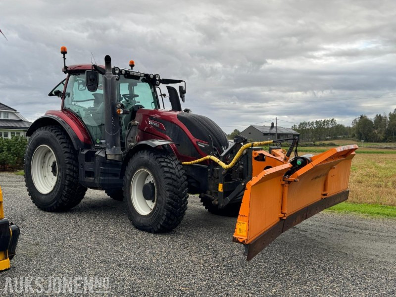2016 Valtra T174E med Schmidt Tellefsdal U-LS 43.6 plog (2022), Valtra 76 frontlaster og betong lodd - Traktor: bilde 3 2016 Valtra T174E med Schmidt Tellefsdal U-LS 43.6 plog (2022), Valtra 76 frontlaster og betong lodd - Traktor: bilde 3