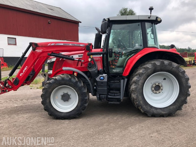 2018 Massey Ferguson MF6714S traktor - Elektronisk hydraulikk - Festejern/Sentral - Fjærende foraksel - Klimaanlegg - Traktor: bilde 1 2018 Massey Ferguson MF6714S traktor - Elektronisk hydraulikk - Festejern/Sentral - Fjærende foraksel - Klimaanlegg - Traktor: bilde 1