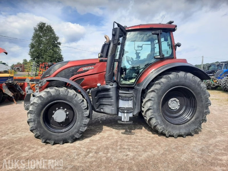 2018 Valtra T234DST traktor - 50 km/t - EU godkjent til 2026 - Elektronisk hydraulikk - Fjærende foraksel - Fronthydraulikk - Klimaanlegg - Traktor: bilde 3 2018 Valtra T234DST traktor - 50 km/t - EU godkjent til 2026 - Elektronisk hydraulikk - Fjærende foraksel - Fronthydraulikk - Klimaanlegg - Traktor: bilde 3