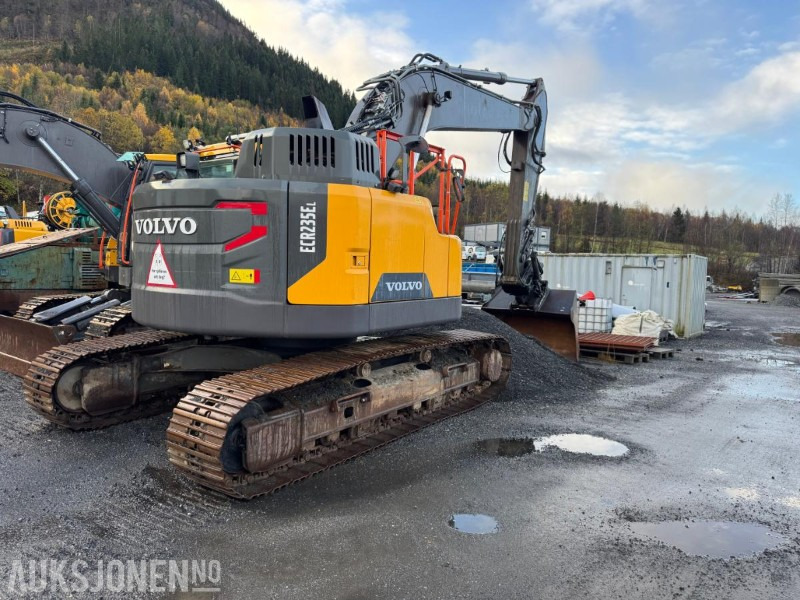2020 Volvo ECR 235EL Gravemaskin - S70 feste - Pusskuffe - Sentralsmøring - bunkringspumpe - Tiltrotator - Pusskuffe - Sertifisert - Gravemaskin: bilde 2 2020 Volvo ECR 235EL Gravemaskin - S70 feste - Pusskuffe - Sentralsmøring - bunkringspumpe - Tiltrotator - Pusskuffe - Sertifisert - Gravemaskin: bilde 2
