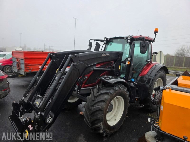 2021 Valtra N174 Versu traktor med lesseapparat kun 1296 timer - Traktor: bilde 1 2021 Valtra N174 Versu traktor med lesseapparat kun 1296 timer - Traktor: bilde 1