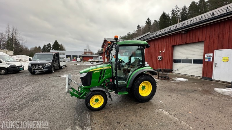 2022 JOHN DEERE 3046R TRAKTOR, HØYT UTSTYRSNIVÅ, 206 TIMER - Traktor: bilde 2 2022 JOHN DEERE 3046R TRAKTOR, HØYT UTSTYRSNIVÅ, 206 TIMER - Traktor: bilde 2